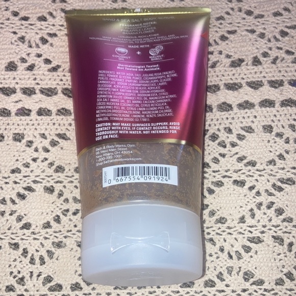 - Bath and body Works,  Bahamas sand and sea salt body scrub - Picture 2 of 3